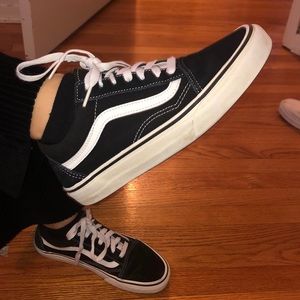 Vans old school women’s size 7.5!! Great condition